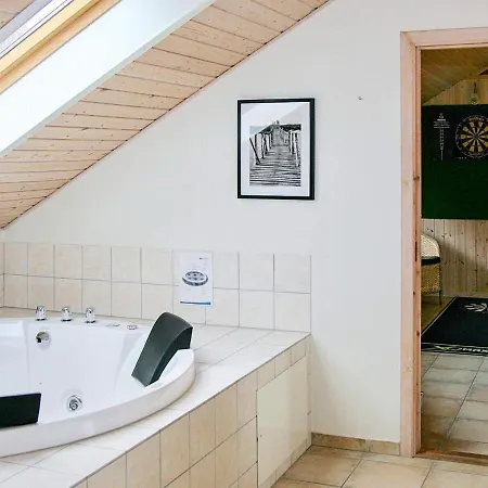 Two-bedroom Holiday In Hornbaek 2 Tatil Evi